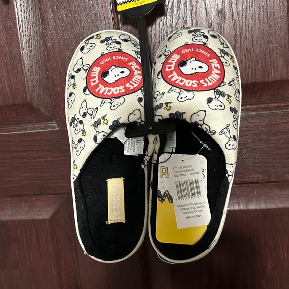 Christmas Gift! Snoopy Peanuts slippers! Sold Out In Stores! - Picture 2 of 2
